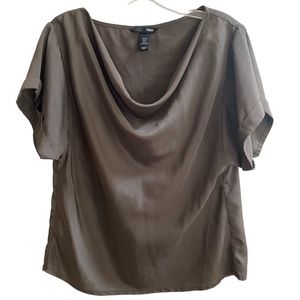 H&M Olive Green Drape Front short sleeve Blouse Women Small Shirt US 6